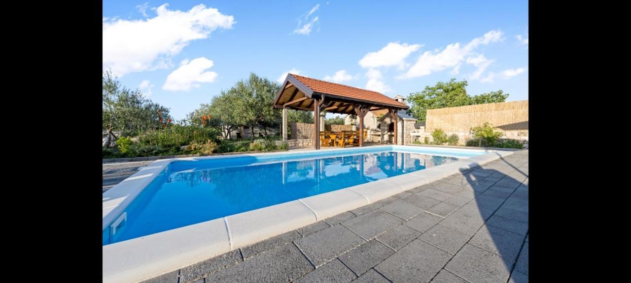Villa Olive Tree House With Jacuzzi, Wifi And 40M2 Pool Siritovci Esterno foto