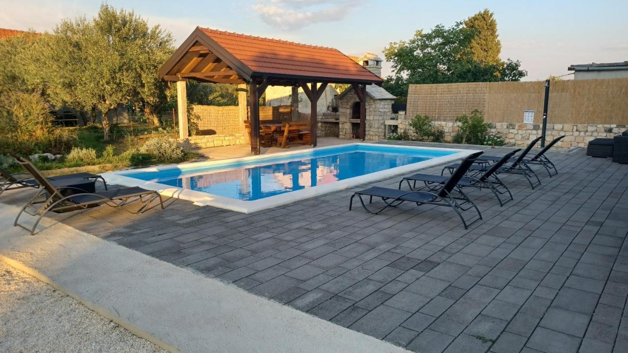 Villa Olive Tree House With Jacuzzi, Wifi And 40M2 Pool Siritovci Esterno foto