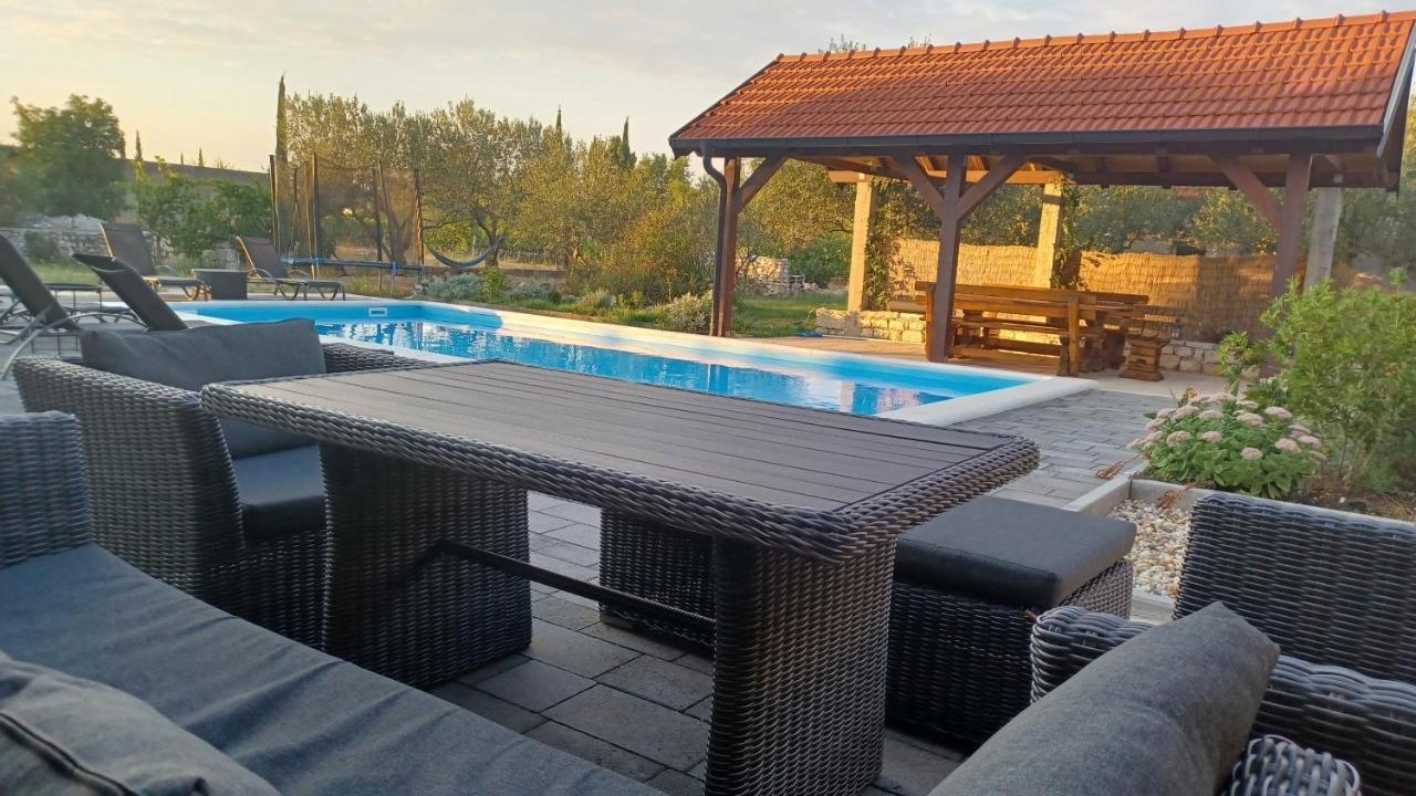 Villa Olive Tree House With Jacuzzi, Wifi And 40M2 Pool Siritovci Esterno foto