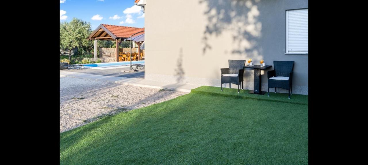 Villa Olive Tree House With Jacuzzi, Wifi And 40M2 Pool Siritovci Esterno foto