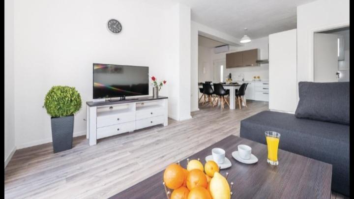 Villa Olive Tree House With Jacuzzi, Wifi And 40M2 Pool Siritovci Esterno foto