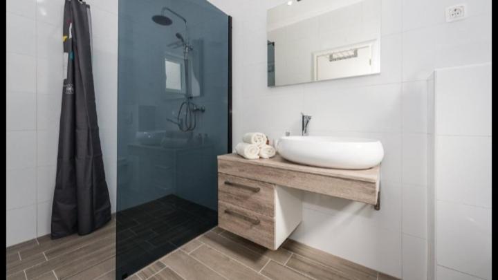 Villa Olive Tree House With Jacuzzi, Wifi And 40M2 Pool Siritovci Esterno foto