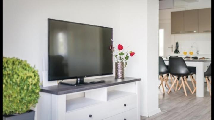 Villa Olive Tree House With Jacuzzi, Wifi And 40M2 Pool Siritovci Esterno foto
