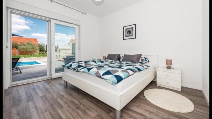 Villa Olive Tree House With Jacuzzi, Wifi And 40M2 Pool Siritovci Esterno foto