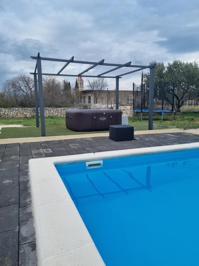 Villa Olive Tree House With Jacuzzi, Wifi And 40M2 Pool Siritovci Esterno foto