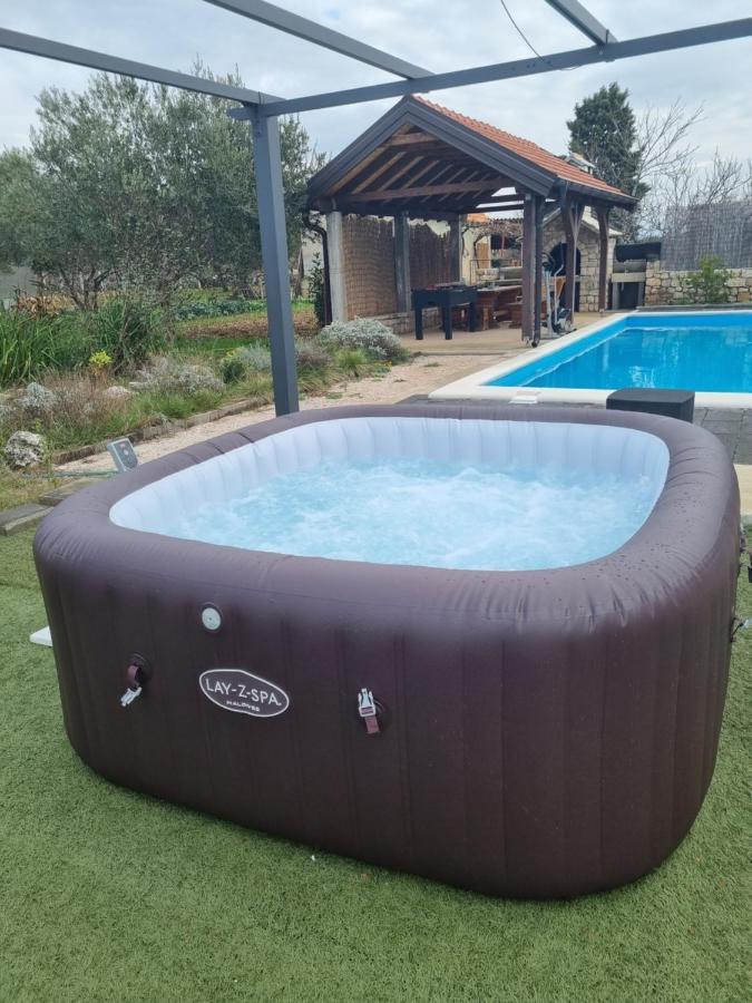 Villa Olive Tree House With Jacuzzi, Wifi And 40M2 Pool Siritovci Esterno foto